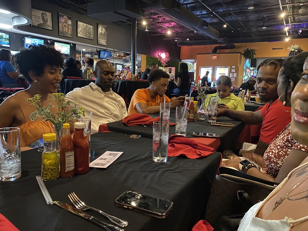 Ella Bs Restaurant | restaurant | 1004 N Collins St, Arlington, TX 76011, USA | 2142880186 OR +1 214-288-0186