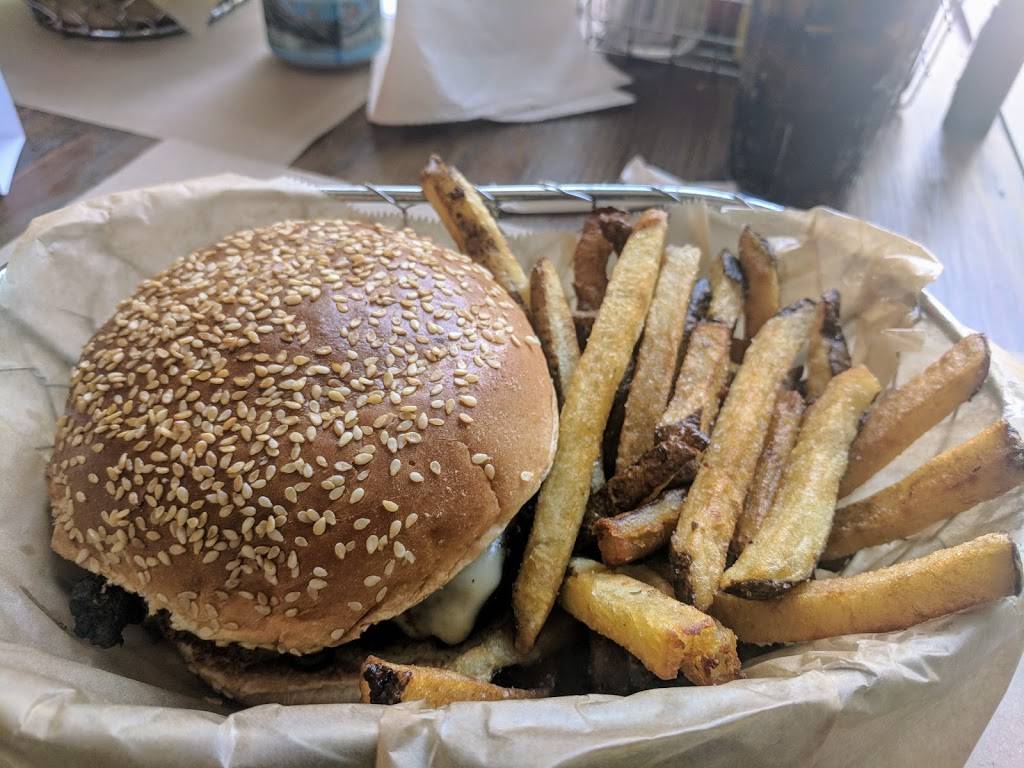 Farm Burger Memphis | restaurant | 1350 Concourse Ave #175, Memphis, TN 38104, USA | 9018001851 OR +1 901-800-1851