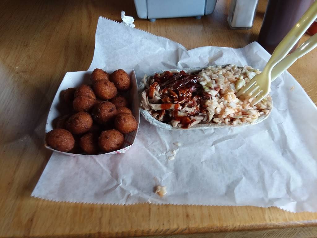 Country BBQ | restaurant | 3921 Sedgebrook St, High Point, NC 27265, USA | 3368695422 OR +1 336-869-5422