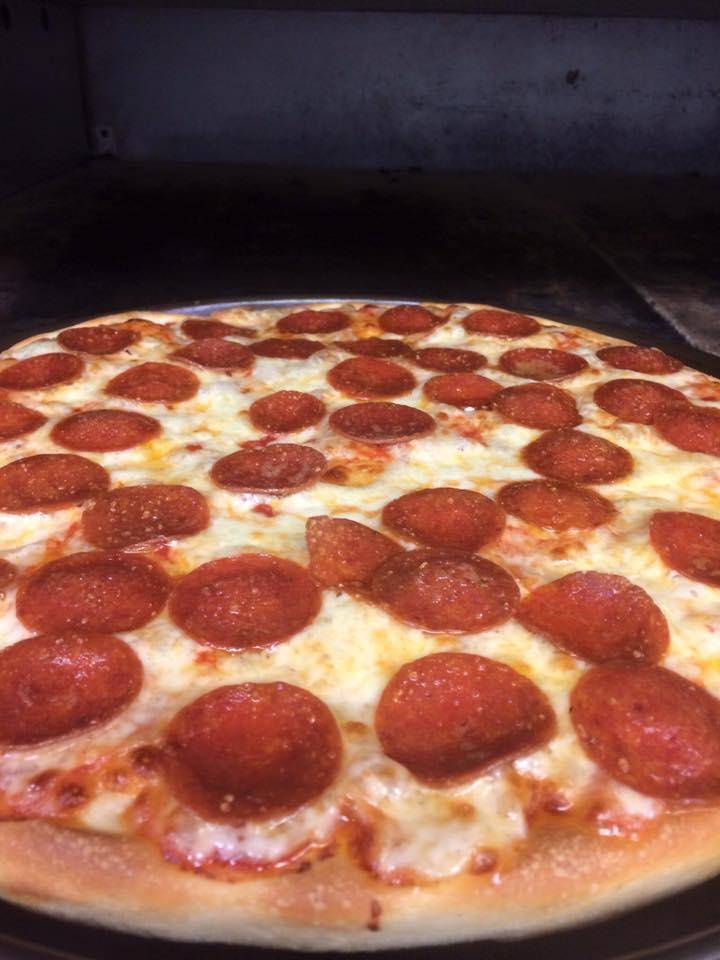 Ianazones Homemade Pizza | meal takeaway | 207 E Marshall Rd, McDonald, OH 44437, USA | 3305300620 OR +1 330-530-0620