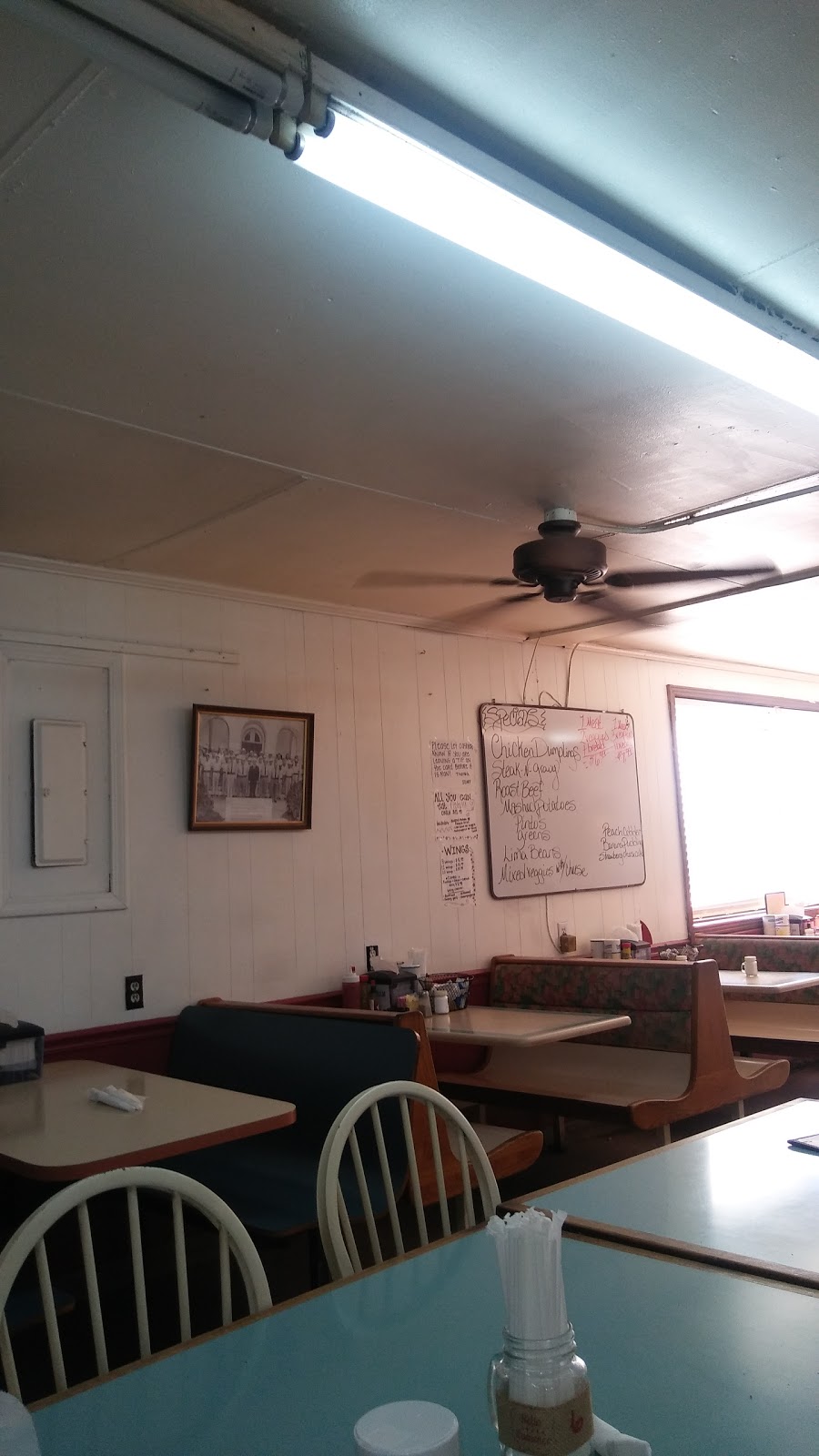 Flicks Local Express | restaurant | 6495 Church Ave, Potts Camp, MS 38659, USA | 6623336345 OR +1 662-333-6345