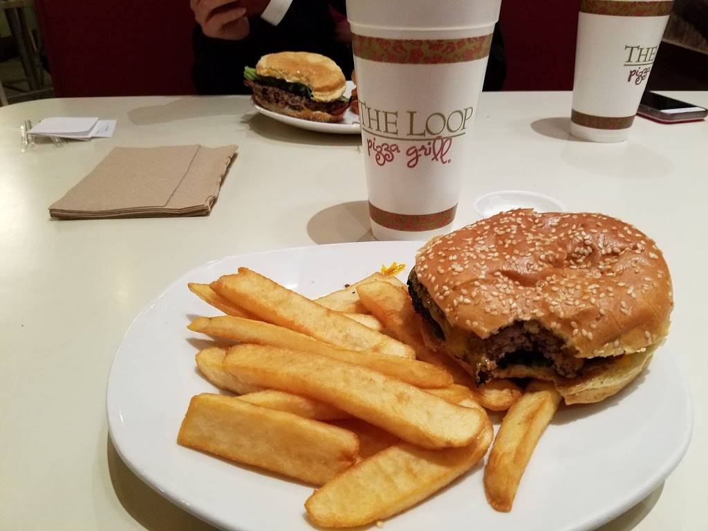 The Loop Pizza Grill | restaurant | 4413 Town Center Pkwy, Jacksonville, FL 32246, USA | 9045278900 OR +1 904-527-8900