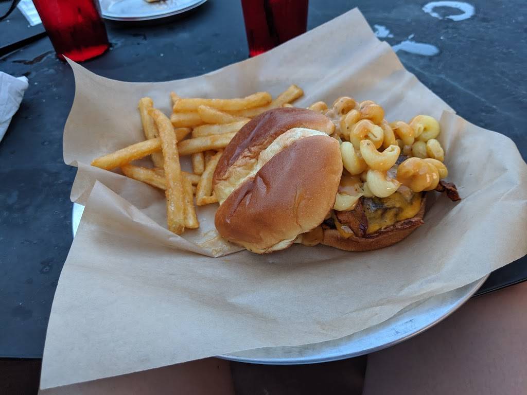 Wiscos Eau Claire | restaurant | 1920 S Hastings Way, Eau Claire, WI 54701, USA | 7158958542 OR +1 715-895-8542