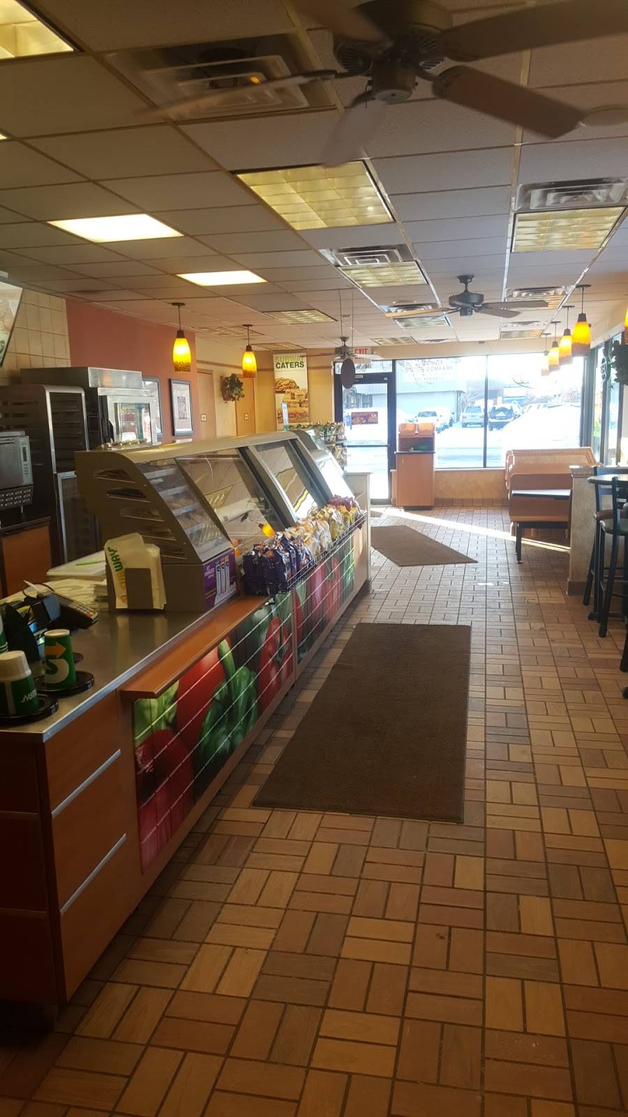 Subway Restaurants | restaurant | 300 Elm St, Farmington, MN 55024, USA | 6514632487 OR +1 651-463-2487