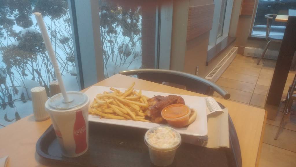 St-Hubert Express | restaurant | 3200 Boulevard Fréchette, Chambly, QC J3L 6Z6, Canada | 5143855555 OR +1 514-385-5555