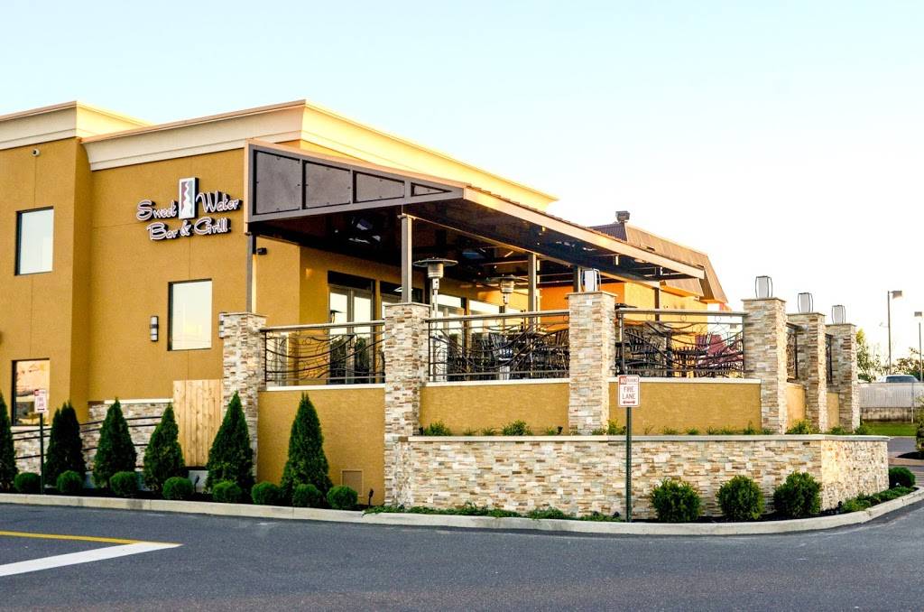 SweetWater Bar & Grill | restaurant | 10 Rte 130 North, Cinnaminson, NJ 08077, USA | 8568297458 OR +1 856-829-7458