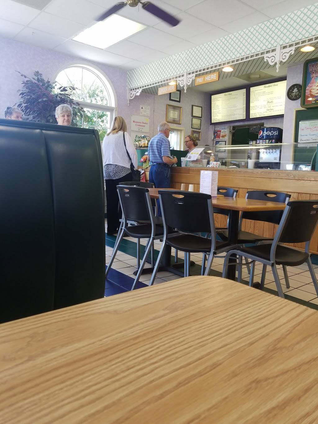 Dine-N-Dash | restaurant | 1299 S Collegiate Dr, Wilkesboro, NC 28697, USA | 3368385940 OR +1 336-838-5940