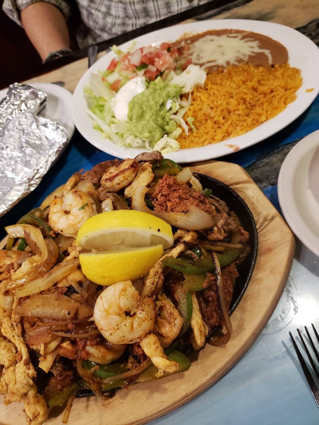 Joses Authentic Mexican Restaurant | restaurant | 825 8th St, Baraboo, WI 53913, USA | 6084482162 OR +1 608-448-2162