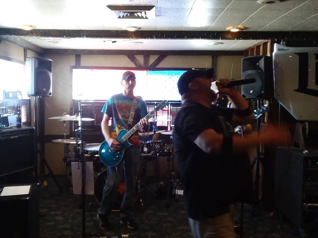 Raymonds Restaurant and Lounge. | restaurant | 66043 State Rte 19, Wakarusa, IN 46573, USA | 5748624140 OR +1 574-862-4140