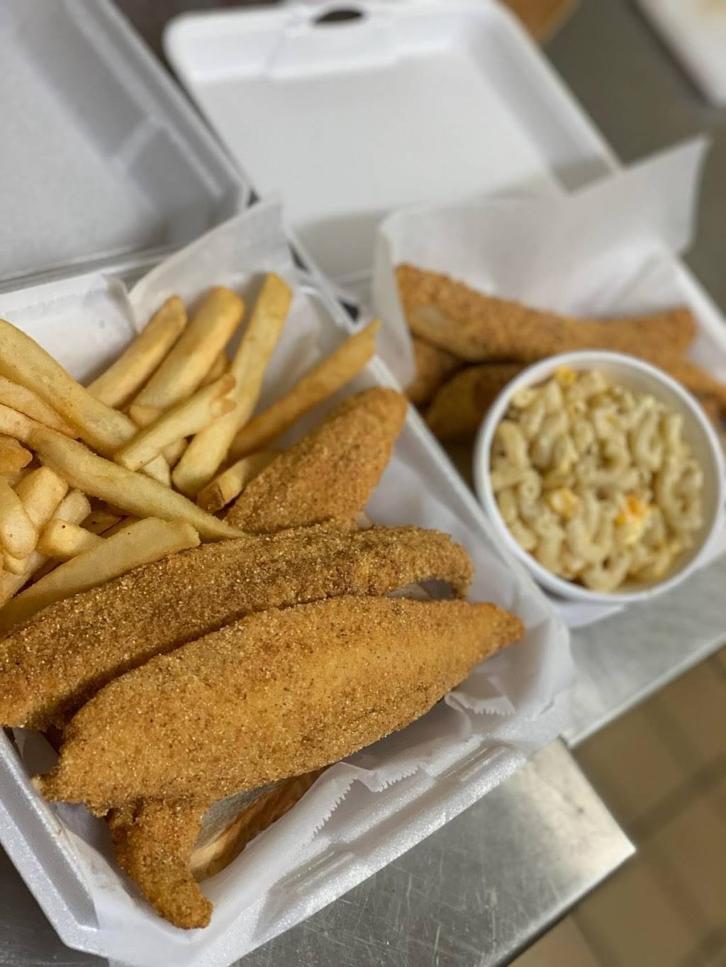 Sofias St. Louis Style BBQ & Fish | restaurant | 23640 N St #758, March Air Reserve Base, CA 92518, USA | 9514456696 OR +1 951-445-6696