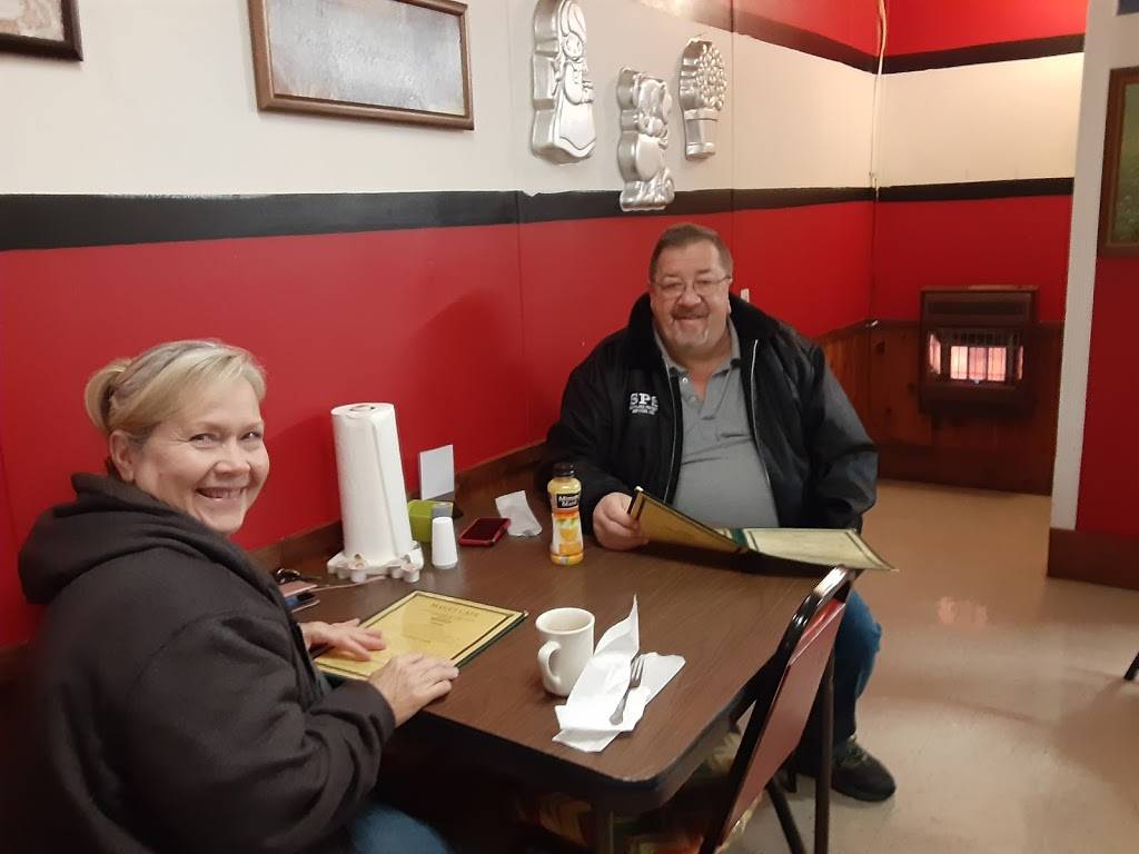 Mavas Cafe | restaurant | 377 E Main St, Lynn, AL 35575, USA | 2058935400 OR +1 205-893-5400