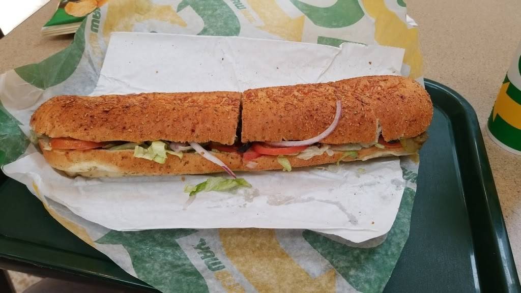 Subway | restaurant | 320 Bayfield St, Bayfield Mall Unit # 87, Barrie, ON L4M 6X7, Canada | 7057224721 OR +1 705-722-4721