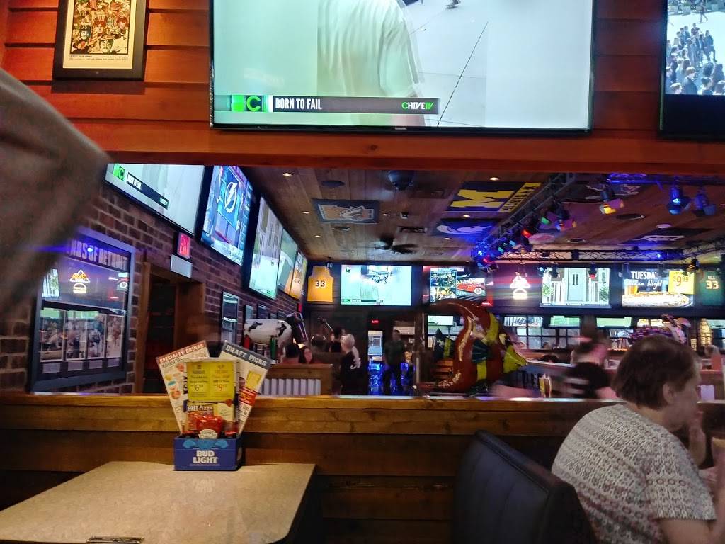 Bubbas 33 | restaurant | 17757 Hall Rd, Macomb, MI 48044, USA | 5862862933 OR +1 586-286-2933