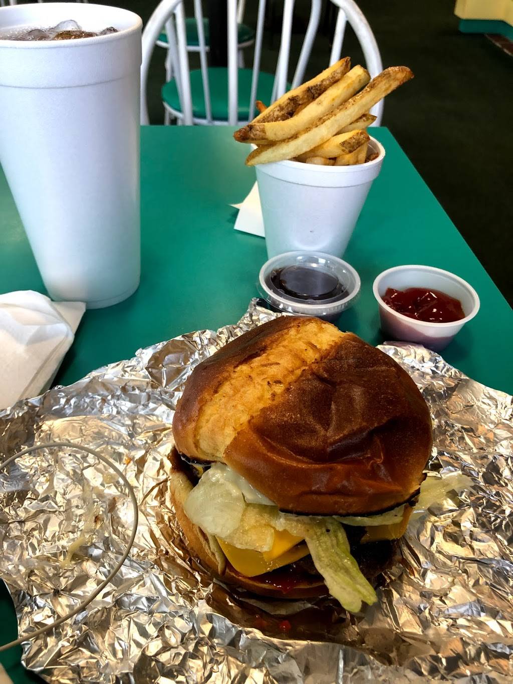 Jeffs Burger Shack | restaurant | 14126 Dixie Hwy, Louisville, KY 40272, USA | 5023840972 OR +1 502-384-0972