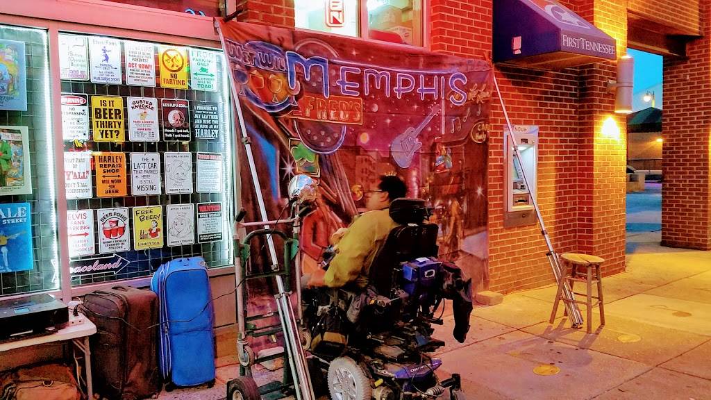 Lews Blue Note Bar & Grill | restaurant | 341 Beale St, Memphis, TN 38103, USA | 9015778387 OR +1 901-577-8387