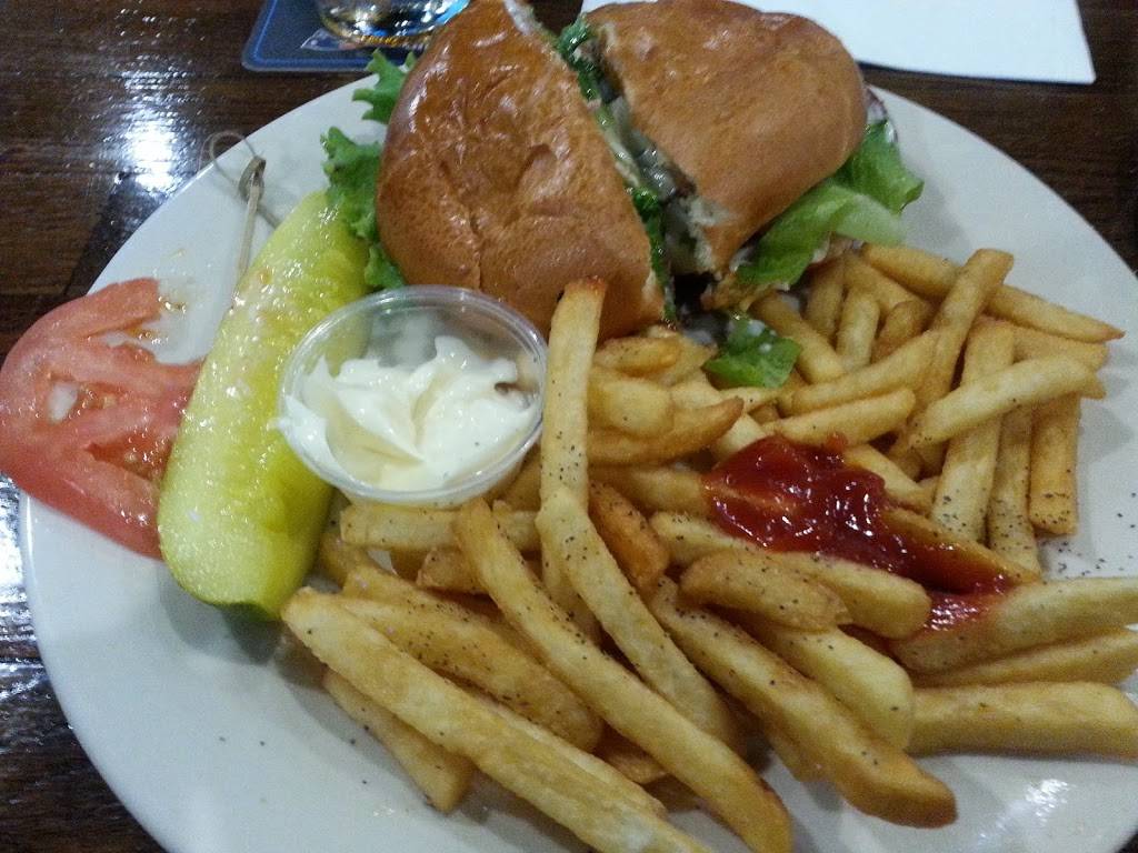 Greyhound Tavern | restaurant | 39 Broad St, Bridgewater, MA 02324, USA | 5088075782 OR +1 508-807-5782