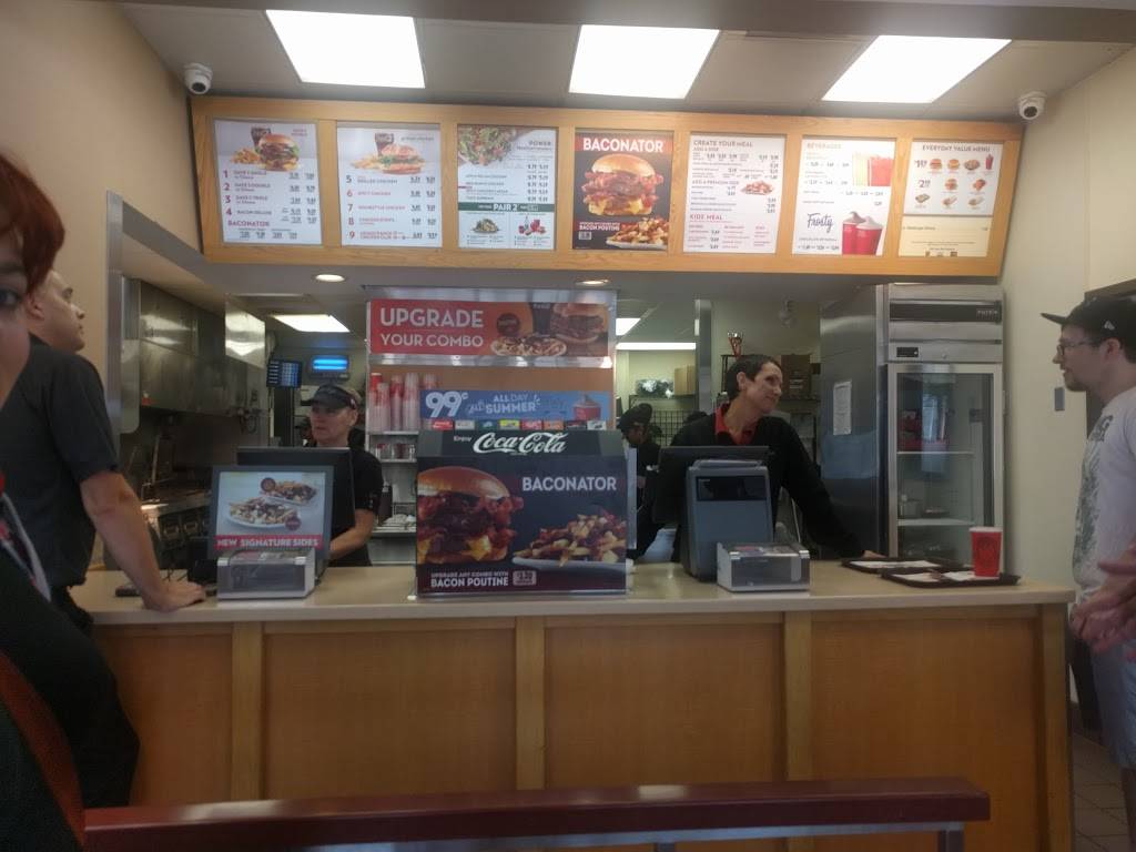 Wendys | restaurant | 393 Bayfield St, Barrie, ON L4M 3C5, Canada | 7057372765 OR +1 705-737-2765