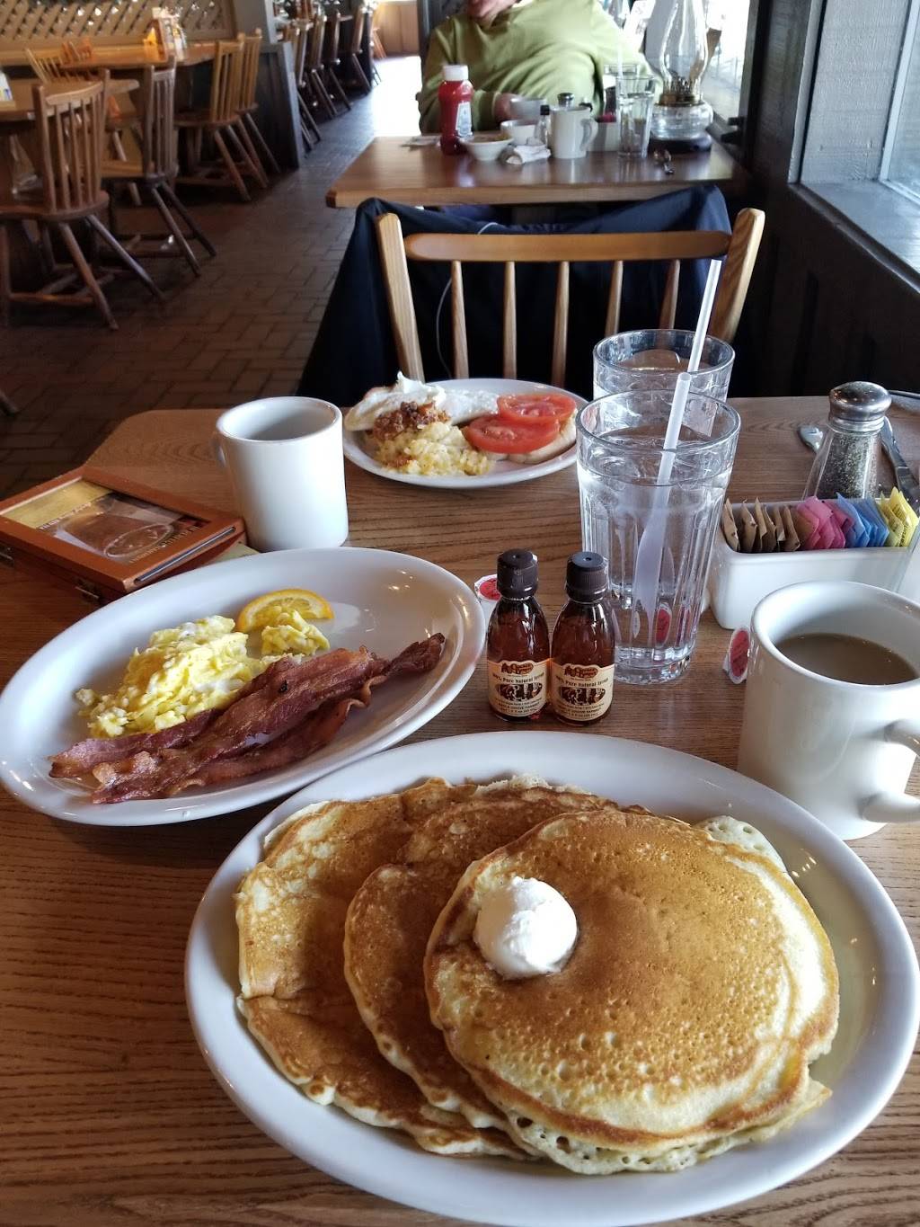 Cracker Barrel Old Country Store | restaurant | 17017 Abercorn St, Savannah, GA 31419, USA | 9129276559 OR +1 912-927-6559