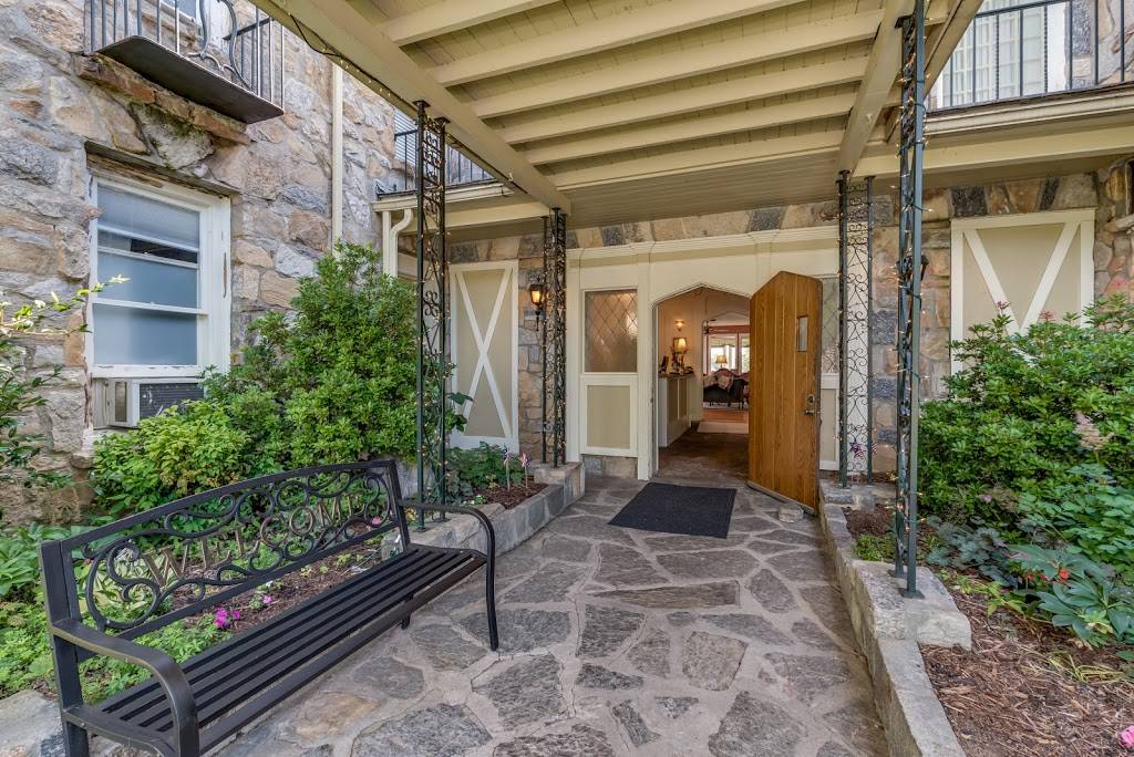 Echo Mountain Inn | restaurant | 2849 Laurel Park Hwy, Laurel Park, NC 28739, USA | 8286939626 OR +1 828-693-9626