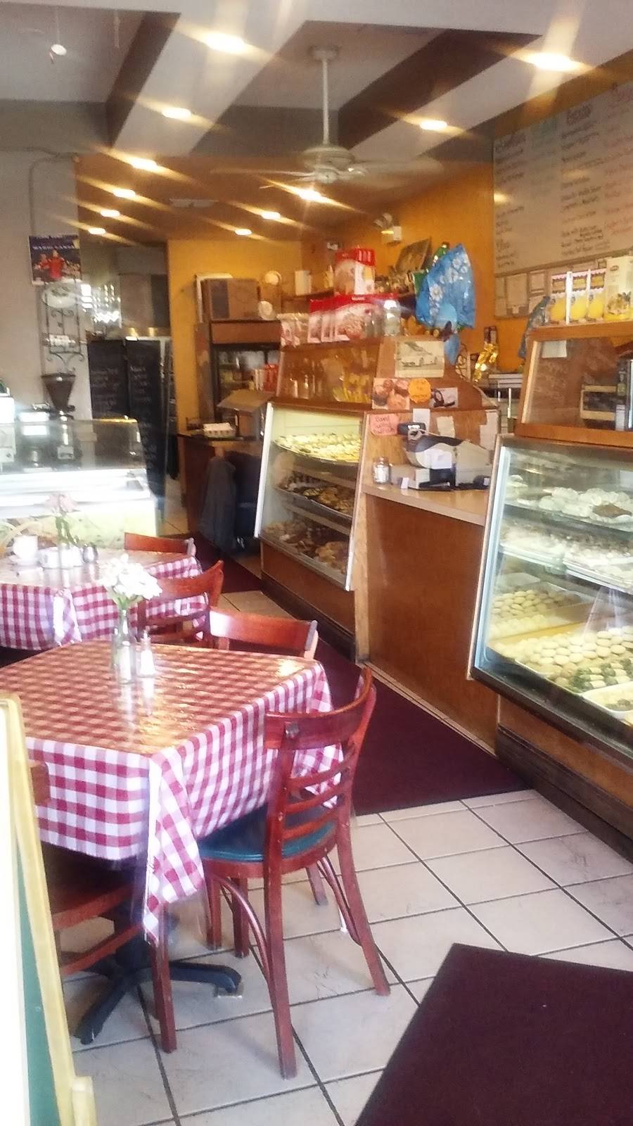 Marias Bakery | bakery | 410 Sheridan Rd, Highwood, IL 60040, USA | 8472660811 OR +1 847-266-0811