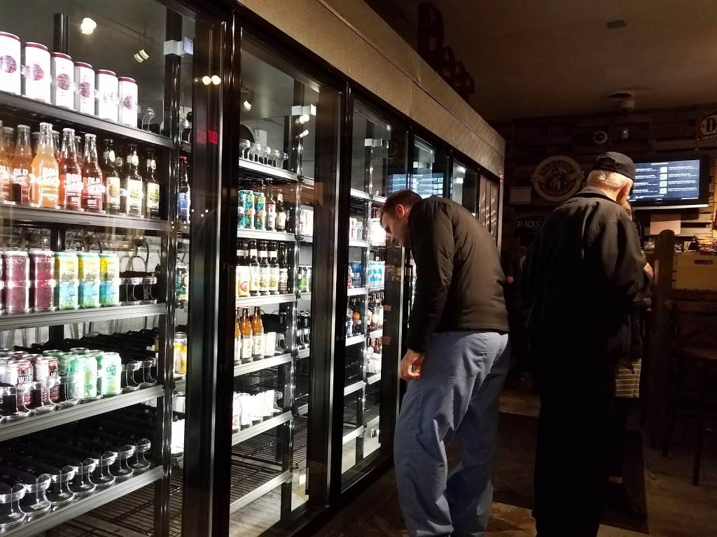 The Beer Run | restaurant | 1839 Netherland Inn Rd, Kingsport, TN 37660, USA | 4239671424 OR +1 423-967-1424