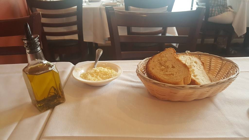 Il Porto Restaurant | restaurant | 200 S Market St, Frederick, MD 21701, USA | 3016207480 OR +1 301-620-7480