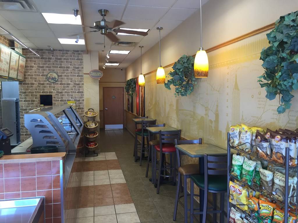 Subway | restaurant | 574 Boulevard Jacques-Bizard, LÎle-Bizard, QC H9C 2H2, Canada | 5145340334 OR +1 514-534-0334
