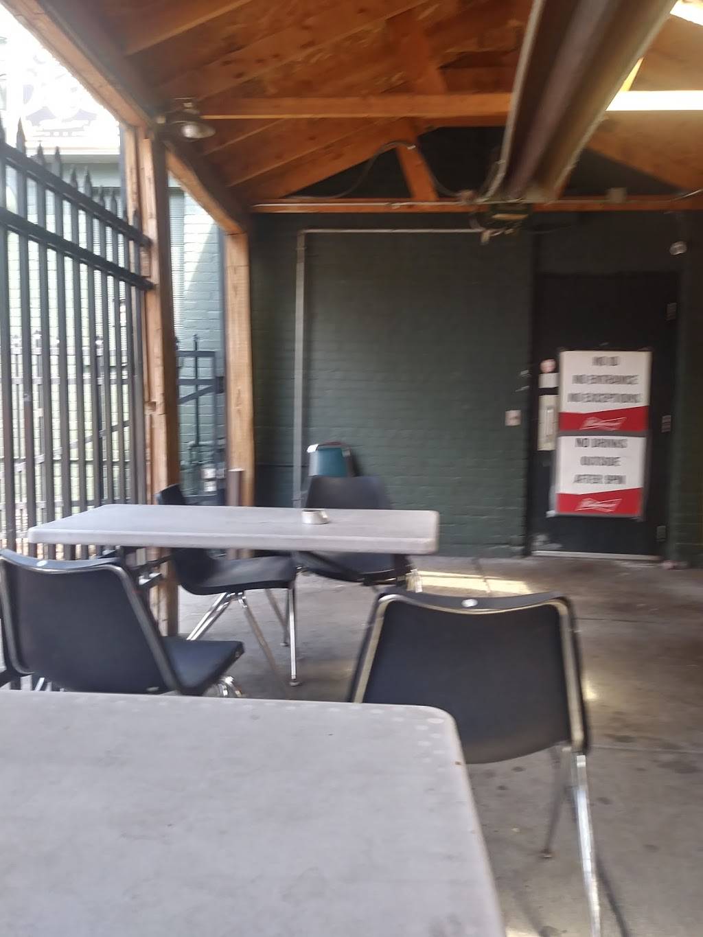 Tracks Bar & Grill | restaurant | 1091 Rice St, St Paul, MN 55104, USA | 6516445502 OR +1 651-644-5502