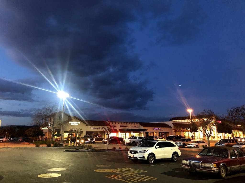 Starbucks | cafe | 795 1st St, Gilroy, CA 95020, USA | 4088475920 OR +1 408-847-5920