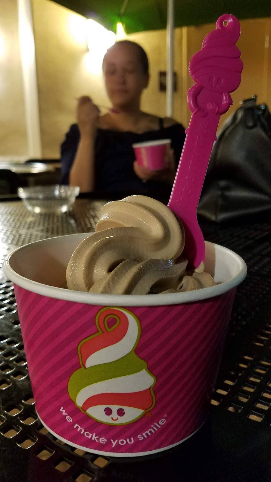 Menchies Frozen Yogurt | bakery | 5617 Paseo Del Norte Ste 120, Carlsbad, CA 92008, USA | 7609291000 OR +1 760-929-1000