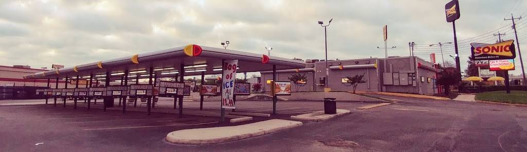 Sonic Drive-In | restaurant | 4318 Vance Jackson Rd, San Antonio, TX 78230, USA | 2103445333 OR +1 210-344-5333