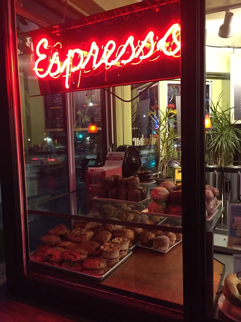 Fellini | restaurant | 1401 University Ave, Berkeley, CA 94702, USA | 5108415200 OR +1 510-841-5200