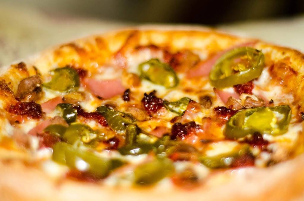 Maminos Pizza | restaurant | Blvd. Geranios 512, Las Lomitas, 22810 Ensenada, B.C., Mexico | 016461749001 OR +52 646 174 9001