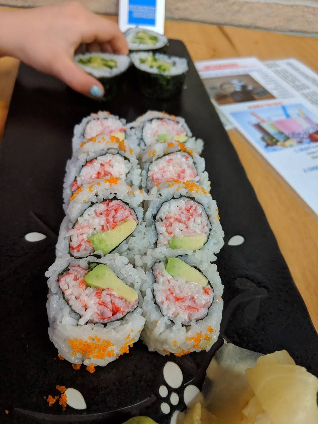 Momo Sushi - Ann Arbor | restaurant | 895 W Eisenhower Pkwy, Ann Arbor, MI 48103, USA | 7348004909 OR +1 734-800-4909