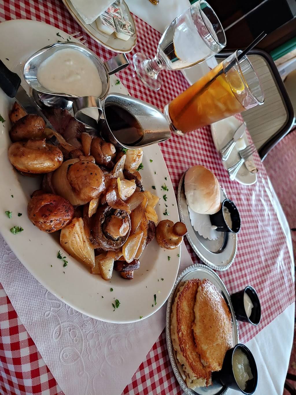 House of Gerhard | restaurant | 3927 75th St, Kenosha, WI 53142, USA | 2626945212 OR +1 262-694-5212