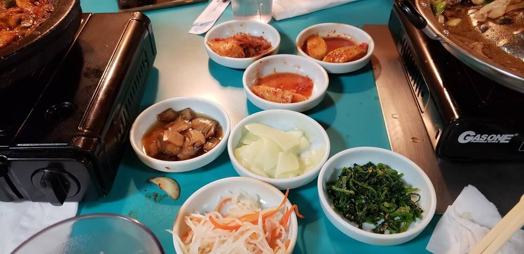 Booill Restaurant | restaurant | 3346 W Bryn Mawr Ave, Chicago, IL 60659, USA | 7735883112 OR +1 773-588-3112