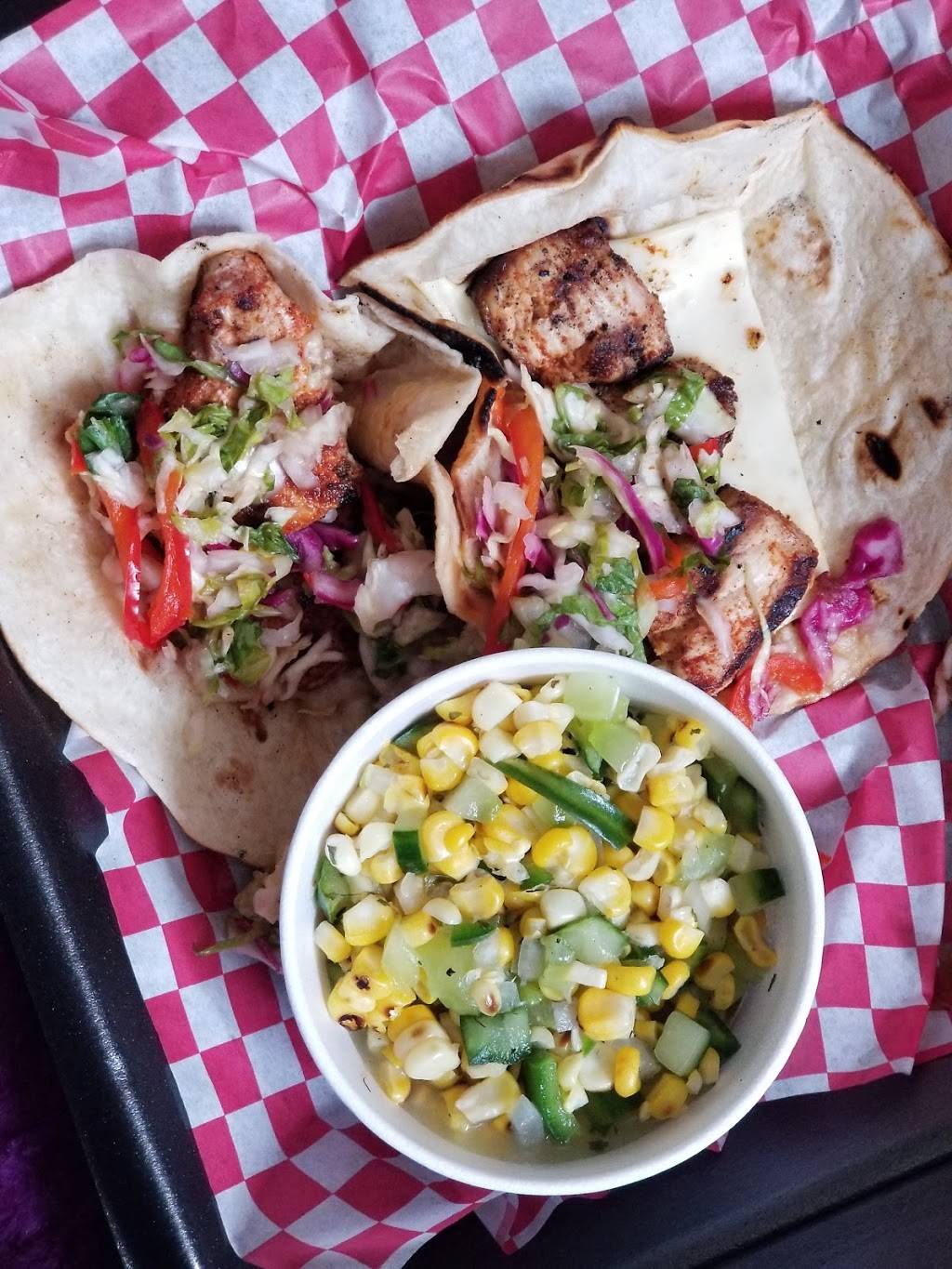 Smoked to the Bone | restaurant | 365 Main Ave, De Pere, WI 54115, USA | 9204254338 OR +1 920-425-4338