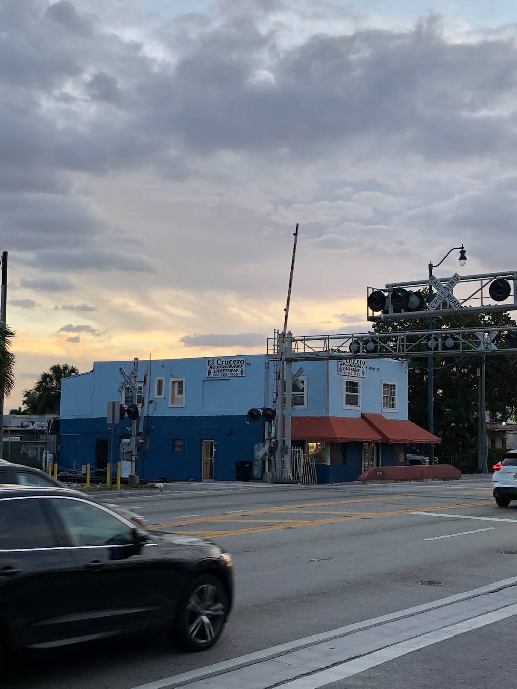 El Crucero Restaurant | restaurant | 7050 SW 8th St, Miami, FL 33144, USA | 3052621966 OR +1 305-262-1966