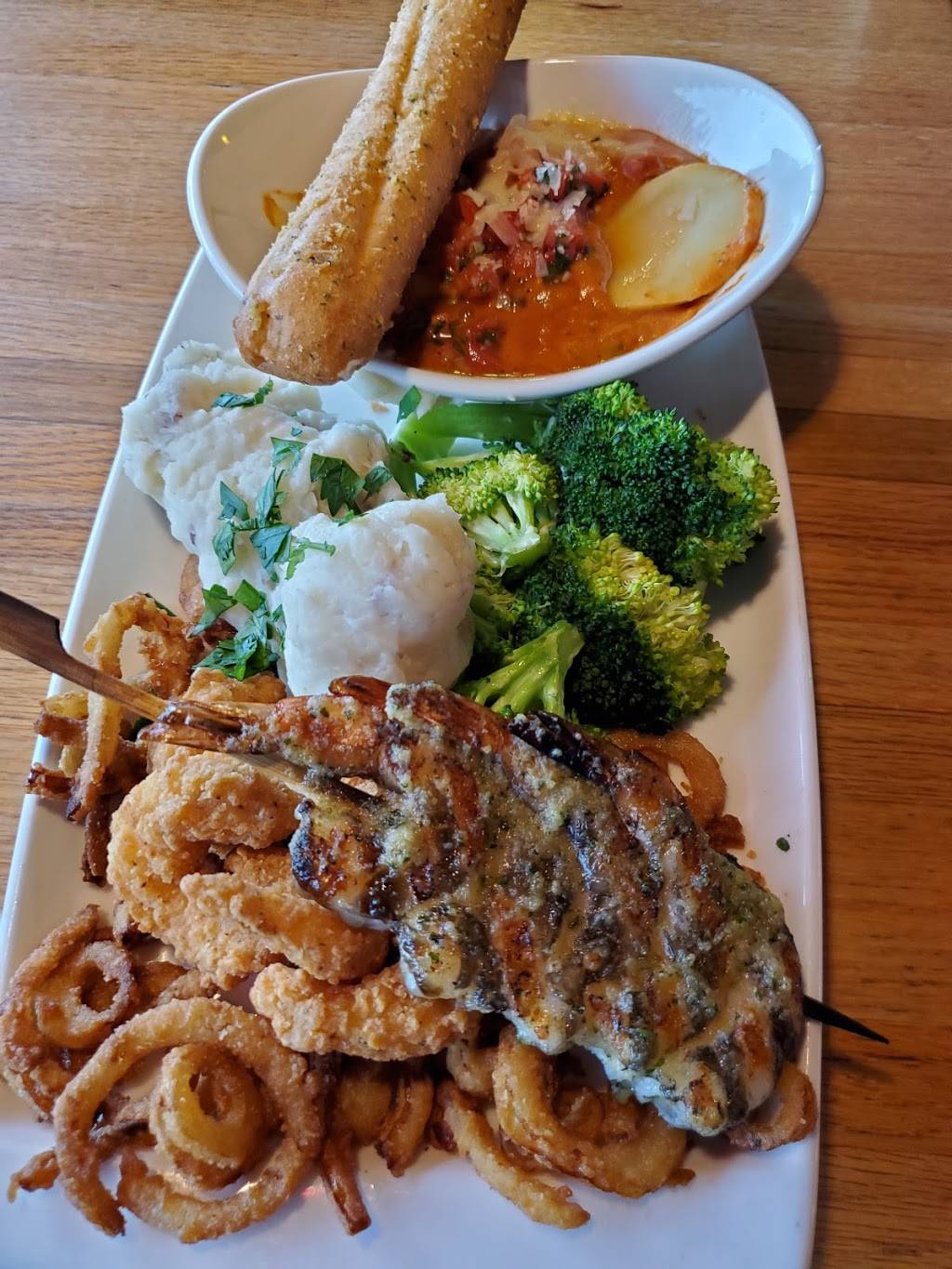 Applebees Grill + Bar | restaurant | 213 Paine Turnpike N, Berlin, VT 05602, USA | 8022292223 OR +1 802-229-2223