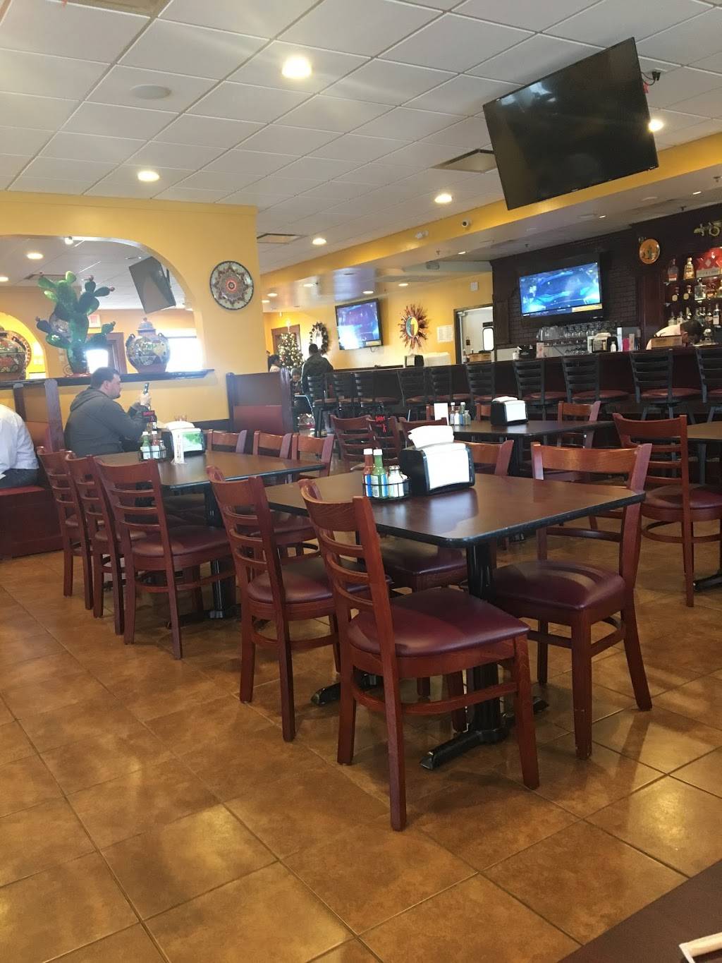 Nopal En La Dixie | restaurant | Shively, KY 40216, USA | 5027854090 OR +1 502-785-4090