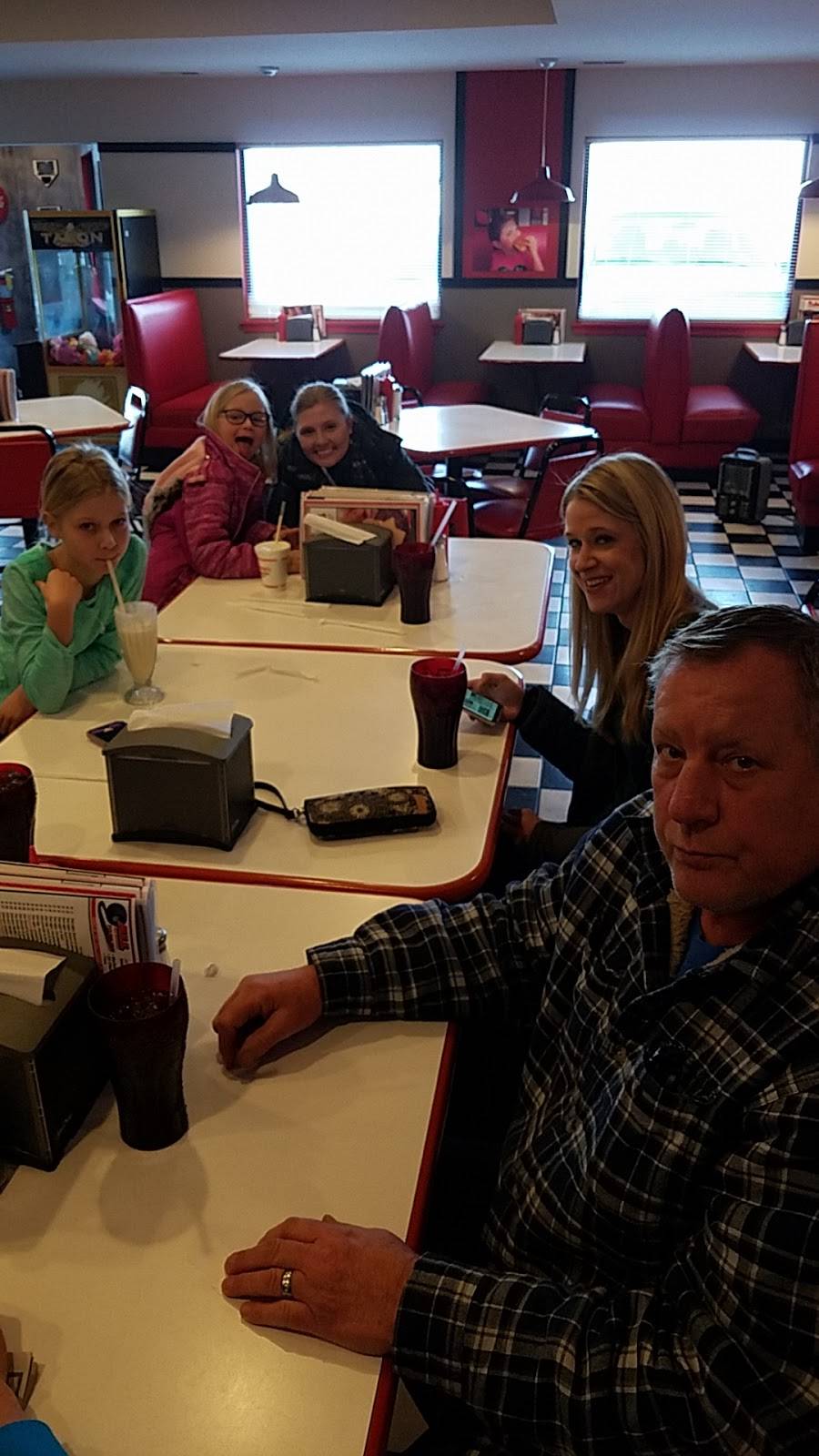 Schoops Hamburgers | restaurant | 151 Deanna Dr A, Lowell, IN 46356, USA | 2196968376 OR +1 219-696-8376