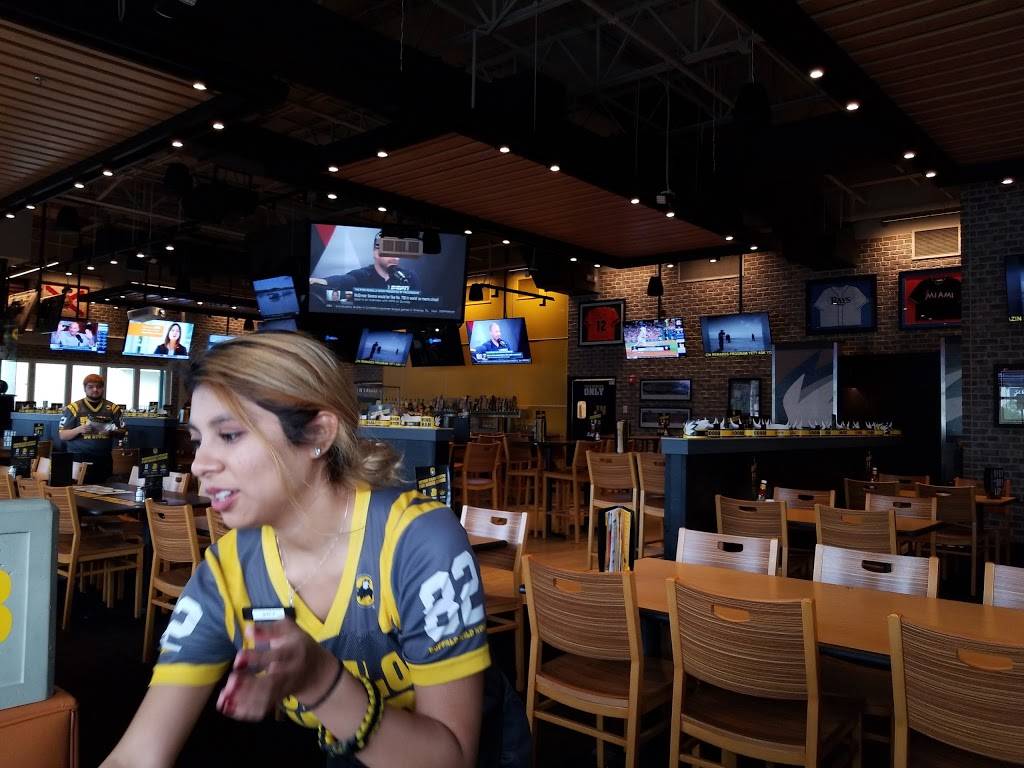 Buffalo Wild Wings | meal takeaway | 2580 NE 10th Ct, Homestead, FL 33033, USA | 3052489464 OR +1 305-248-9464