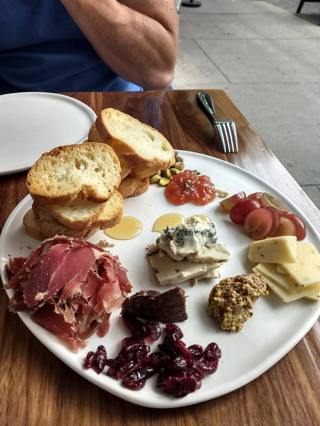 White and Wood | restaurant | 215 S Elm St, Greensboro, NC 27401, USA | 3366381216 OR +1 336-638-1216