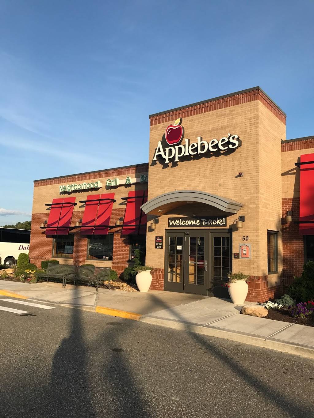 Applebees Grill + Bar | restaurant | 50 Drum Hill Rd, Chelmsford, MA 01824, USA | 9784522546 OR +1 978-452-2546