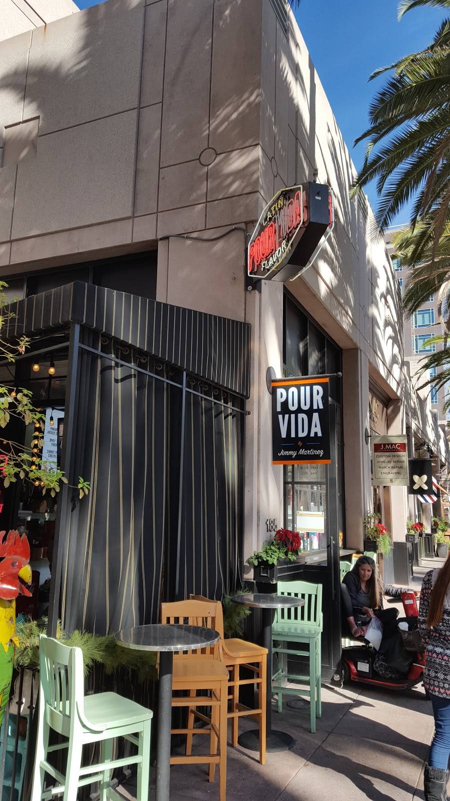 Pour Vida Latin Flavor | restaurant | 185 W Center Street Promenade, Anaheim, CA 92805, USA | 6572083889 OR +1 657-208-3889