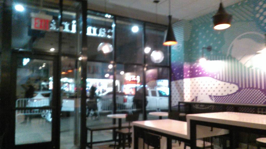Taco Bell Cantina | meal takeaway | 560 W 207th St, New York, NY 10034, USA | 6464490020 OR +1 646-449-0020