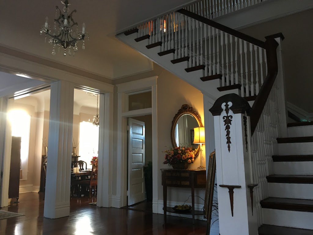 Laurel Manor Bed & Breakfast | restaurant | 212 Linton Ave, Natchez, MS 39120, USA | 8005080589 OR +1 800-508-0589