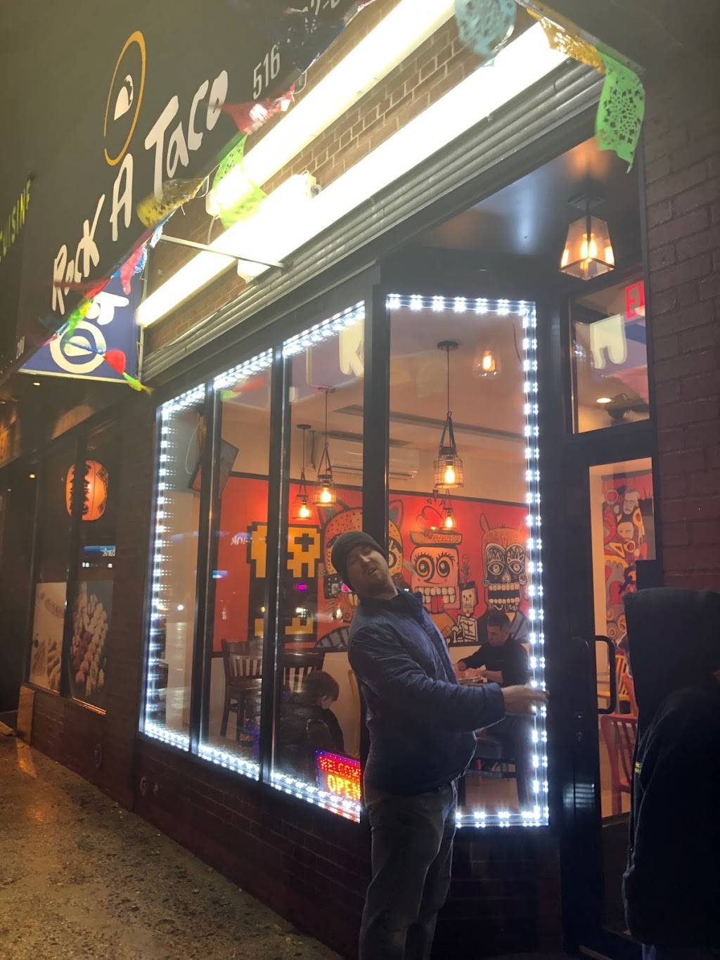 Rock A Taco | restaurant | 280 Merrick Rd, Rockville Centre, NY 11570, USA | 5169920477 OR +1 516-992-0477