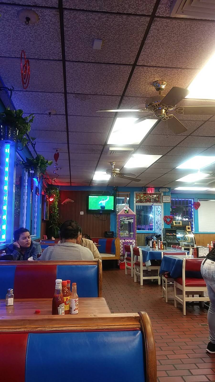 Mariscos La Reyna | restaurant | 3349 W Illinois Ave, Dallas, TX 75211, USA | 2143398630 OR +1 214-339-8630