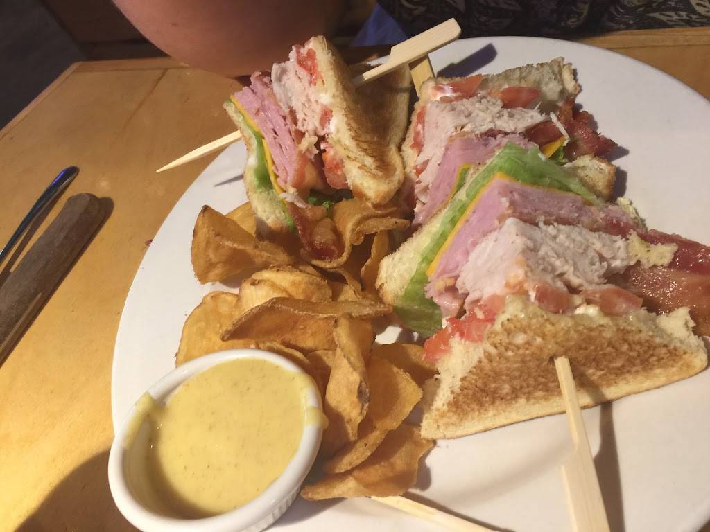 Logans Roadhouse | restaurant | 240 Conference Center Dr E, Peoria, IL 61611, USA | 3096983150 OR +1 309-698-3150